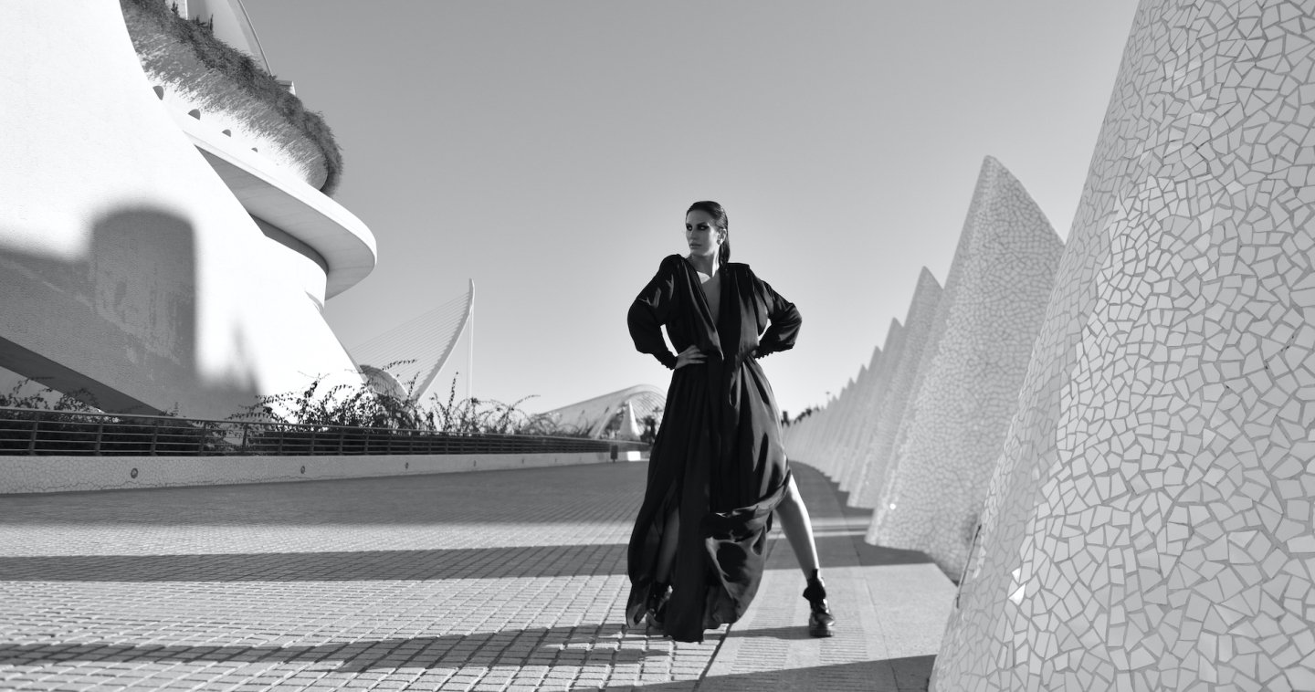 BLACK AND WHITE FASHION ARCHITE