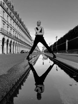 black and white photography Rivoli street reflexion girl Paris