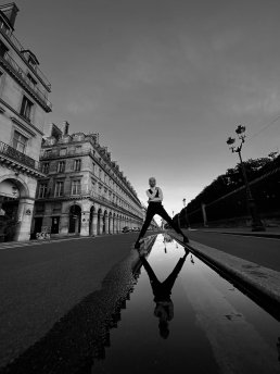 black and white photography Rivoli street reflexion girl Paris