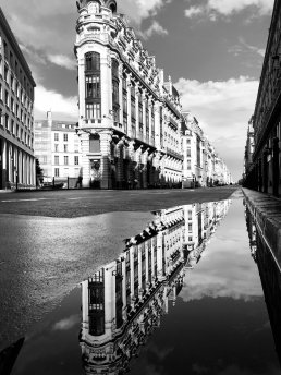 black and white photography street reflexion Paris architecture