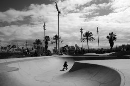 barcelona skate park black and white child photography sebastien franca
