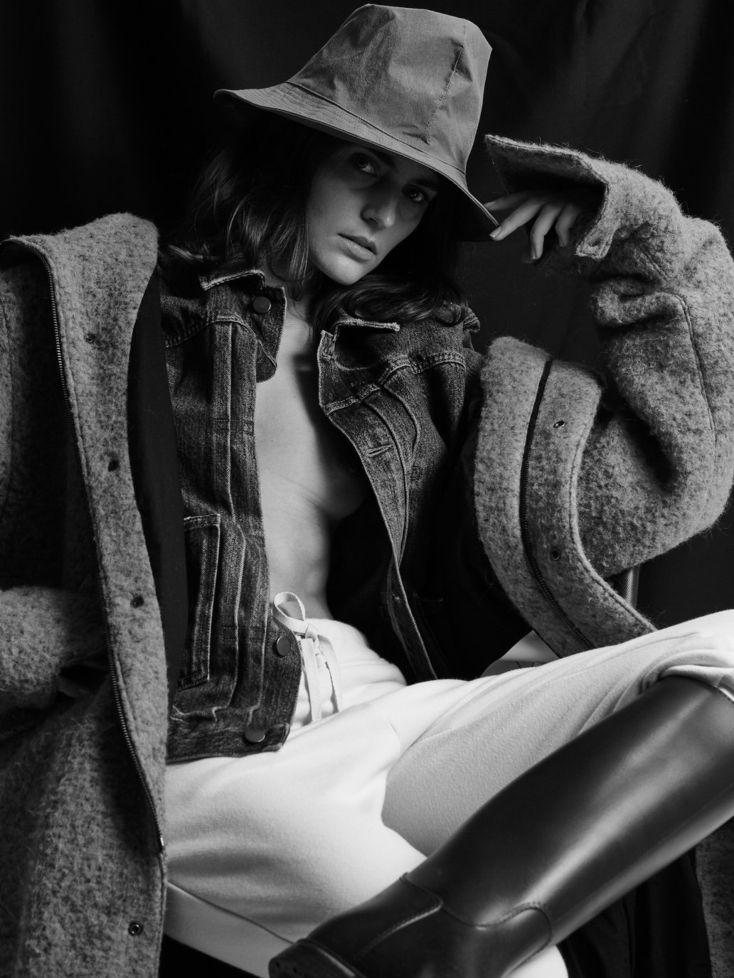 Fashion e-commerce editorial black and white photoshoot total look sebastien Franca