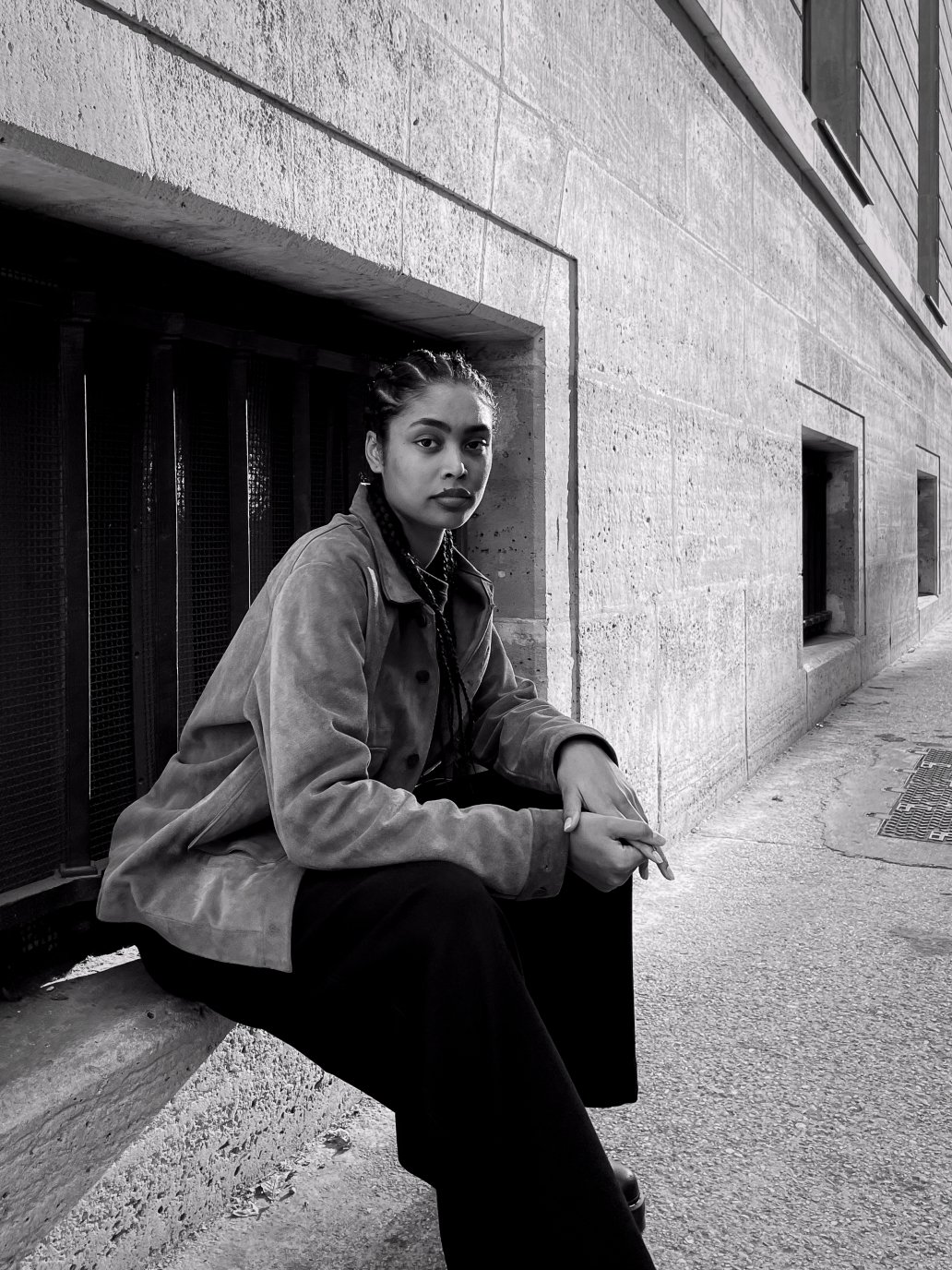 Black and white FASHION PHOTOSHOOT Rue PARIS 1er arrondissement SEBASTIEN FRANCA