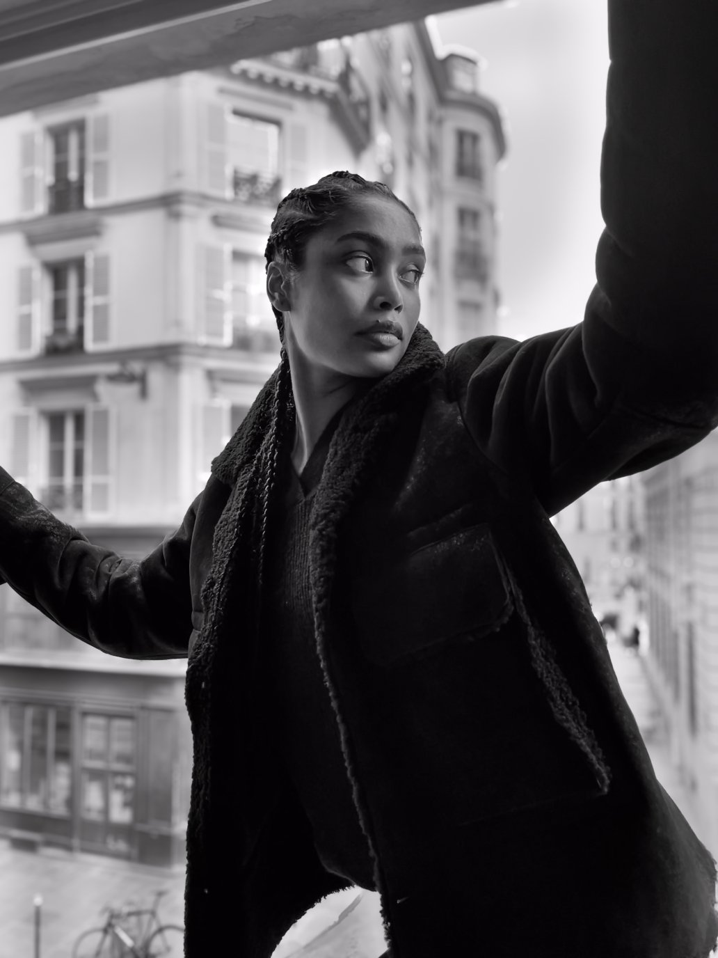 Portrait Balcon Editorial Fashion black and white Sebastien Franca