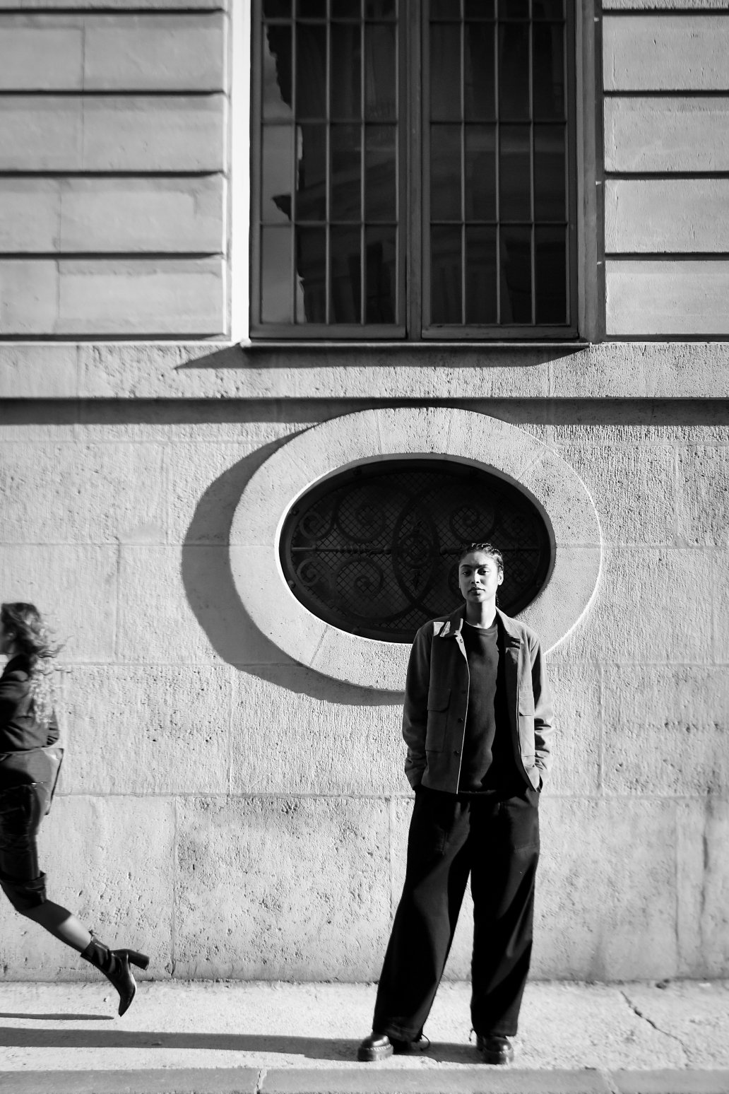 Fashion photoshoot Noir et blanc rue Paris Sebastien Franca