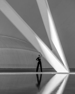 Fashion architecture black and white reflexion photography valencia Spain sebastien franca