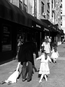 Street photography black and white New York City upper west side Sebastien FRANCA photographer